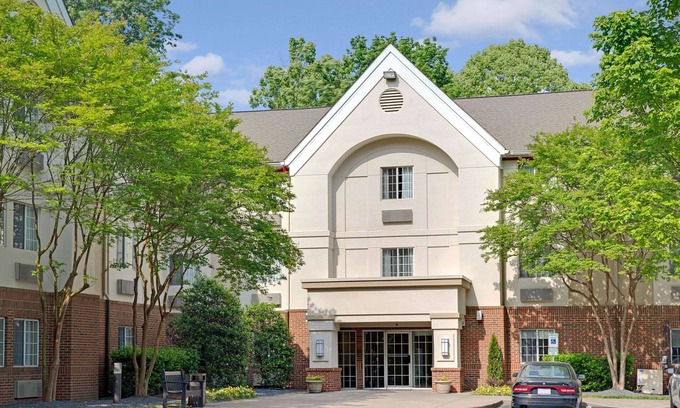 Executive Park Hotel | Suburban Studios Charlotte – Executive Park