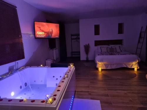 Saint-Prix House | Suite de charme avec JACUZZI illimité et jardin privatif