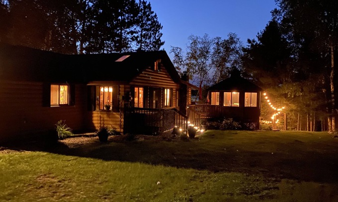 Cook Cabin | “Summerhouse” Surrounded by towering pines, big water views & sandy shores