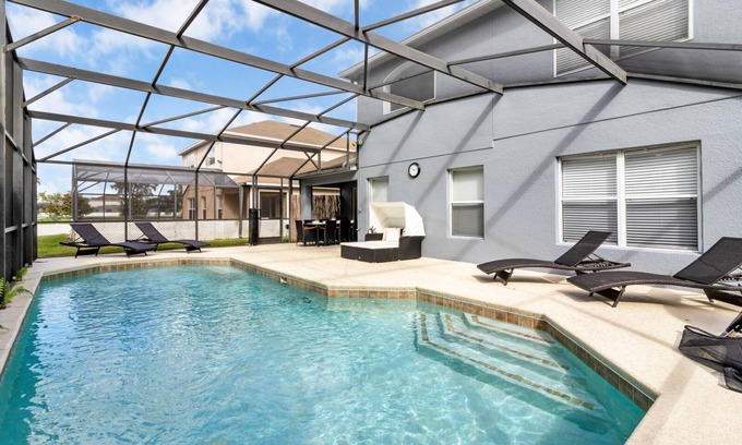 Seasons House | Sun-Drenched Escapes: Discover 2025 Florida's Best Rentals!