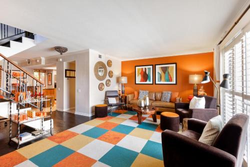 Historic Tennis Club House | Sunkist at 411 - Walking Distance to Downtown PS