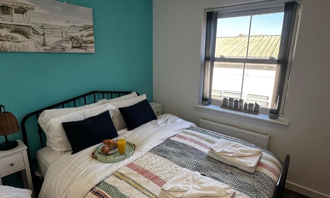 Great Yarmouth House | Sunny 2-Bedroom Coastal Stay with Free Parking