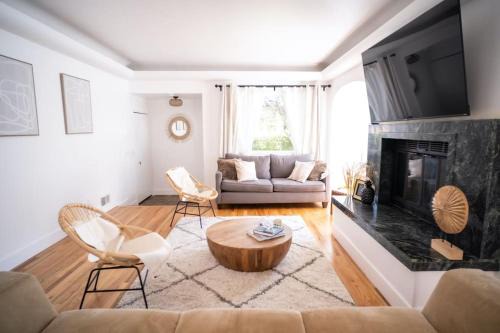 Venice Apartment | Sunny and Stylish 4BE 2BA Venice Beach Oasis