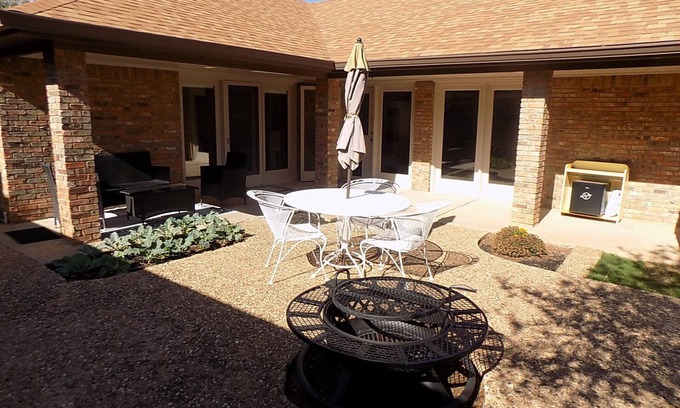Midland House | Sunny, spacious and private