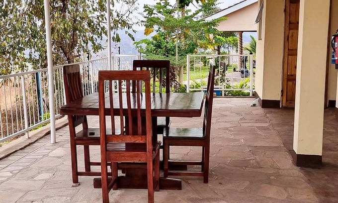 Kariba Cabin | Sunset Lakeview Lodge