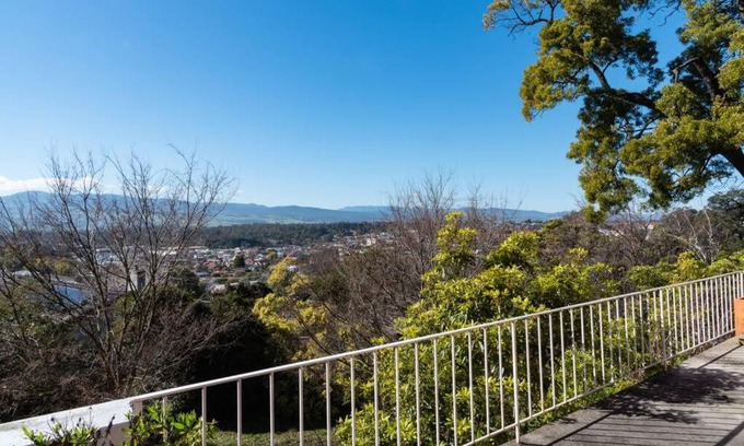 Kings Meadows Apartment | Sunshine 5 mins from City