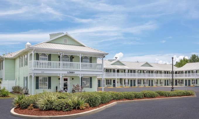 Bay St Louis Hotel | Super 8 by Wyndham Bay St. Louis