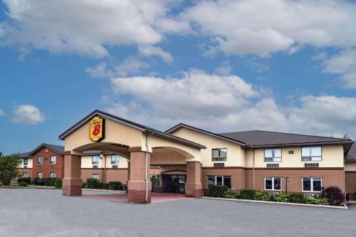Cornwall Hotel | Super 8 by Wyndham Cornwall ON