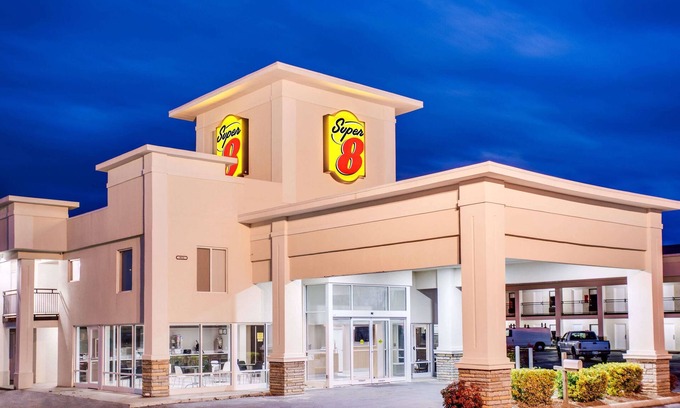 Dalton Hotel | Super 8 by Wyndham Dalton
