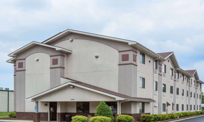 Danville Hotel | Super 8 by Wyndham Danville VA