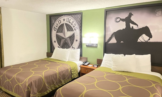 Fort Worth Hotel | Super 8 by Wyndham Fort Worth Downtown South
