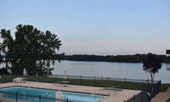 Riverside Hotel | Super 8 by Wyndham Riverside AL