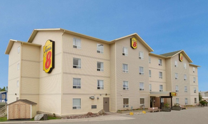 Yellowknife Hotel | Super 8 by Wyndham Yellowknife