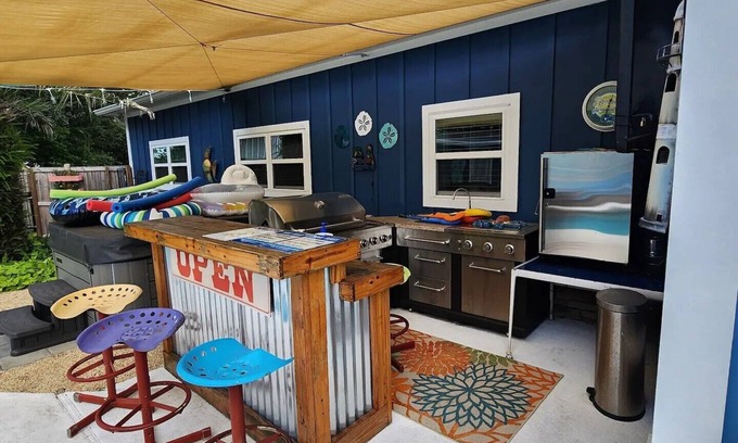 Pretty Bayou Cottage | Super Cozy Private Pool House! Perfect for 2!