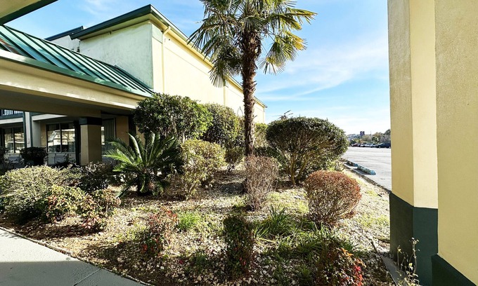 Milledgeville Hotel | Super Inn & Suites by OYO Milledgeville