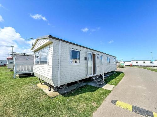 Great Yarmouth Resort | Superb 8 Berth Caravan At California Cliffs, Near Scratby Beach Ref 50006G