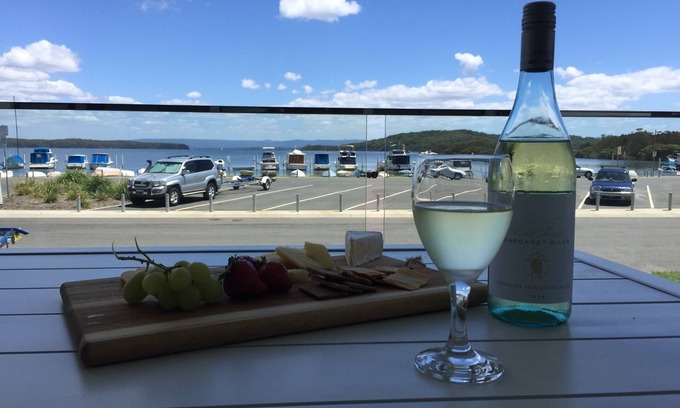 Swansea House | Swansea Lakeside Sunsets are two villas, on the shores of Lake Macquarie