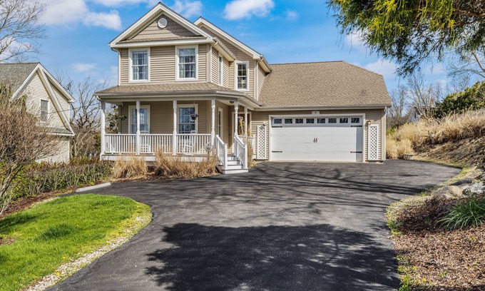 Mystic - New London House | Sweet Mystic Retreat