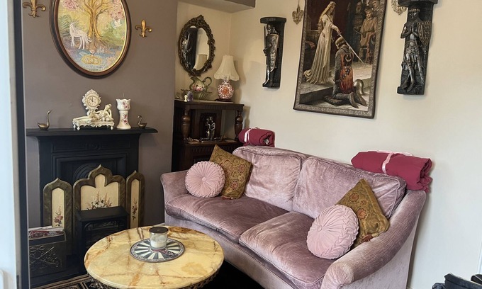 Glastonbury Cottage | Sweet Victorian Cottage, Two Minutes from High St., Very Special, Lovely Energy