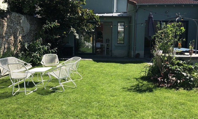 Montreuil House | Swimming pool and countryside just a stone's throw from Paris