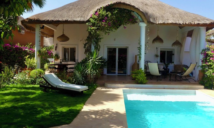 Saly Villa | Swimming pool villa in secure residence with dream beach! 150 m from shops