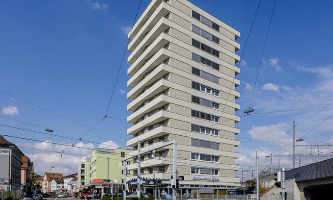 Oerlikon Apartment | Swiss Star Tower - Self Check-In