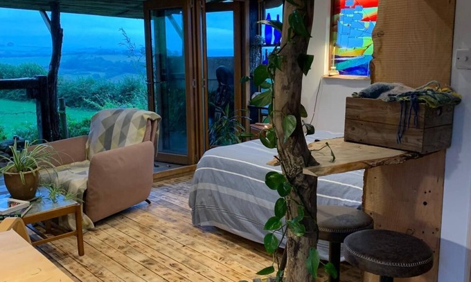 Llanelli Apartment | Swiss Valley Cabin - WoodFired Hot Tub & Therapies
