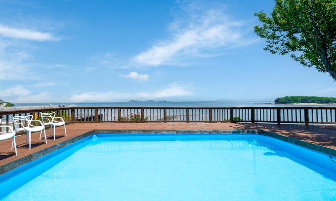 Nam House | Taean Tteulapbada Pension