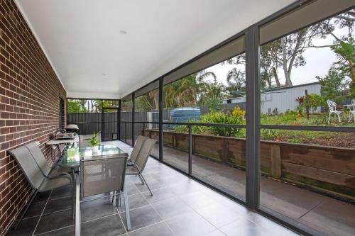 Sanctuary Point House | Tangerine - Pet Friendly - 3 Mins Walk to Beach
