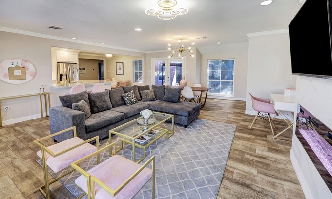 Woodlake - Briar Meadow House | That Pink House