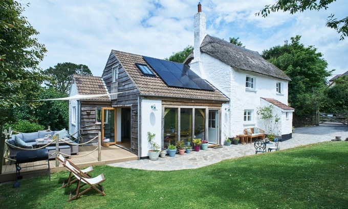 Georgeham Cottage | Thatched Coastal Cottage~Family Friendly~Sleeps 8~Large Peaceful Garden