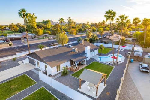 Avant House | The Agave Family Oasis-Modern 5BR-Pool-Bar