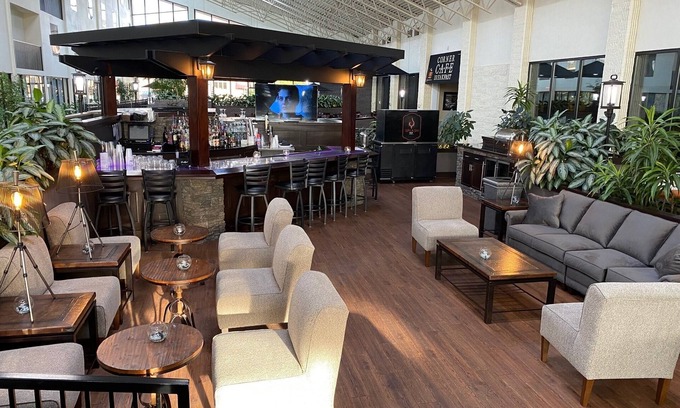 Quincy Hotel | The Atrium Hotel on Third