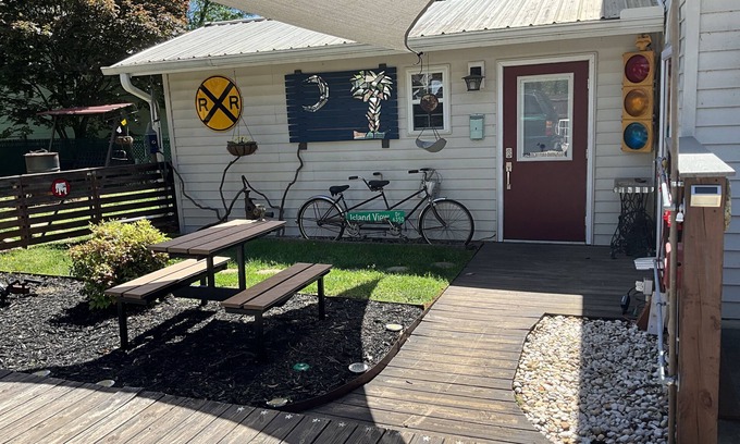 Sans Souci House | The Backyard Bungalow On The Trail -just minutes from downtown