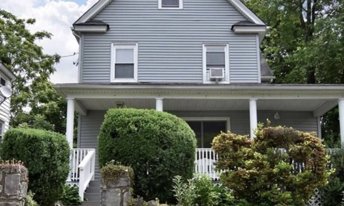 Tuckahoe House | The beautiful HillSide Cottage awaits you! Great location and close to NY city!