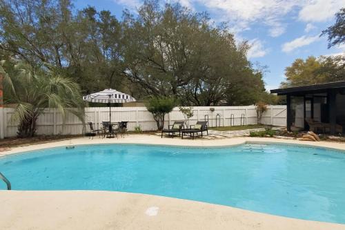 Navarre House | The Black Pearl