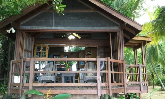 Antoneys Cay Cottage | The Cabana Guest Cottage