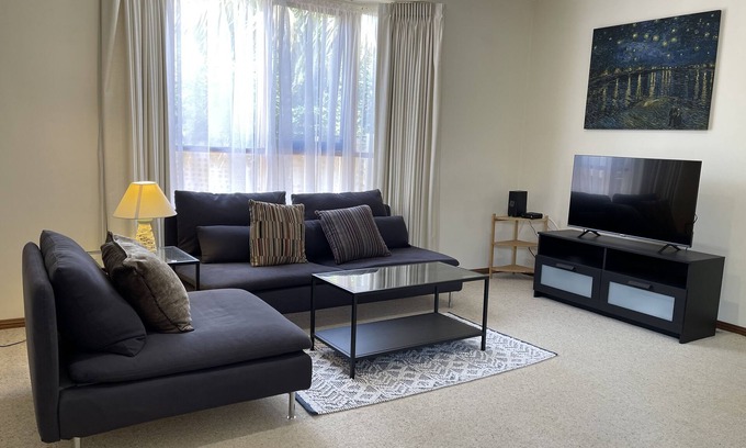 Glen Waverley House | The Calm Oasis in center of Glen Waverley with everything you need.