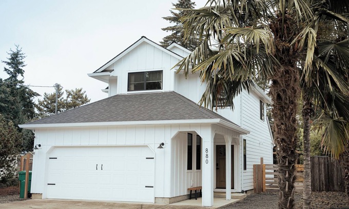 Dundee House | The Cellar, Dundee Wine Country Home, Walk to wineries!