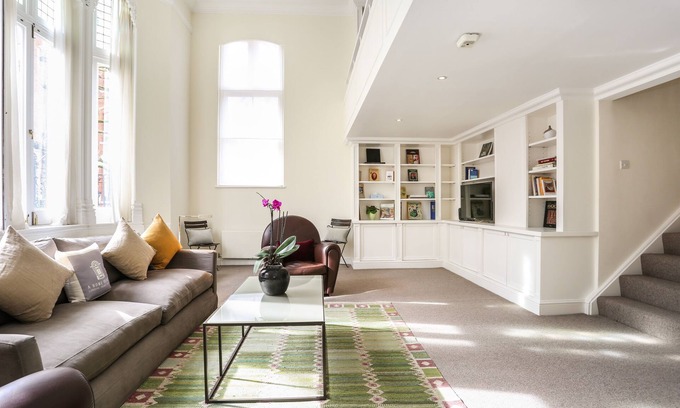 Earl's Court Apartment | The Charming Apartment definitely has the ‘wow’ factor you are looking for!