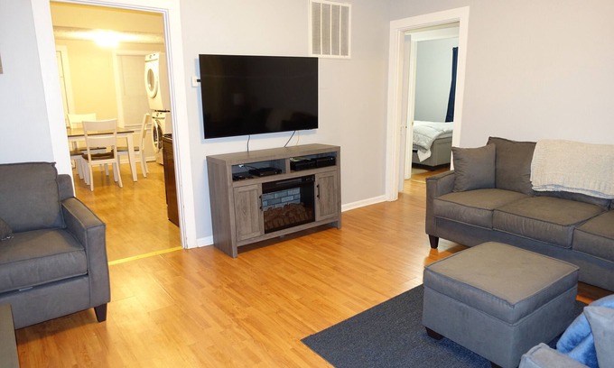 Morehead House | The College Cottage - Entire Home