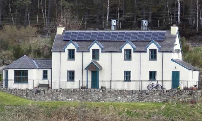 Carrbridge Cottage | The Cottage Bogroy - welcoming cottage in the Cairngorms, perfect for families.