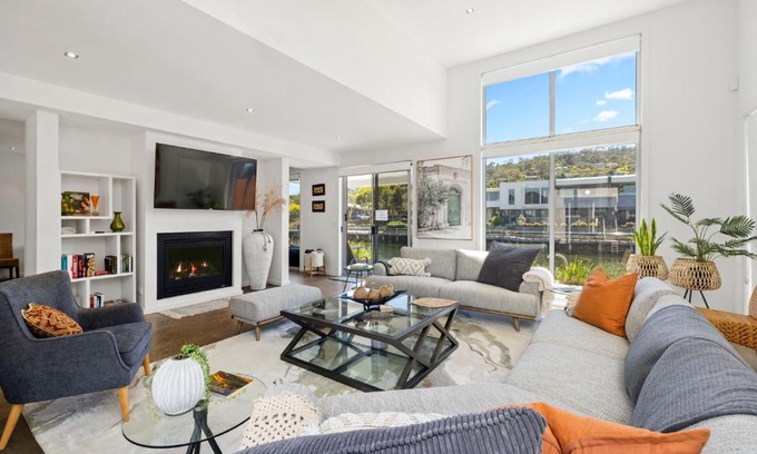 Safety Beach House | The Cove - Luxury Waterfront Accommodation