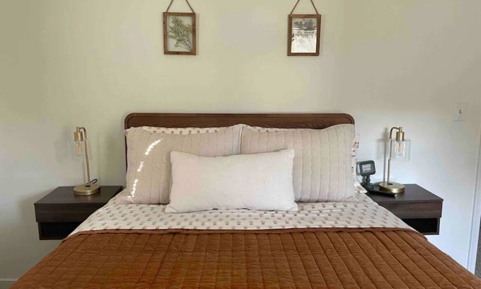 Beaverdam Cottage | The Cozy Cottage with hot tub