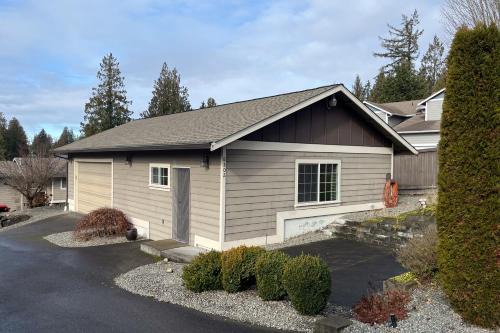 Bonney Lake Hotel | The Cozy Nook