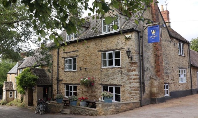 Enstone Hotel | The Crown Inn, Church Enstone