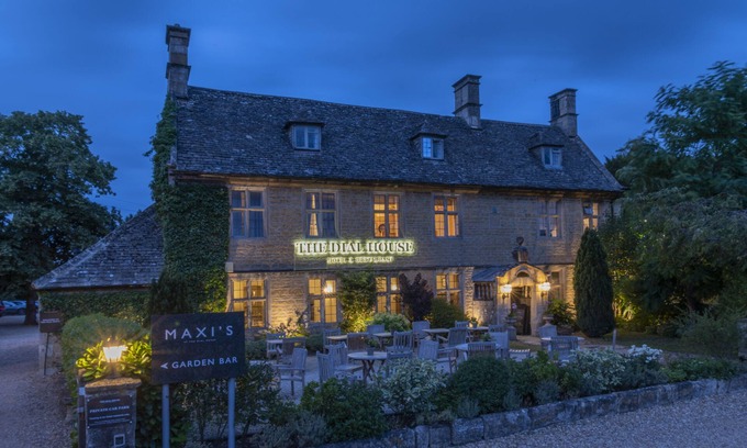 Bourton Hotel | The Dial House