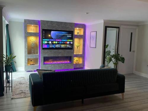 The Westside Apartment | The Exclusive Jacuzzi Apartment with Fireplace & Parking