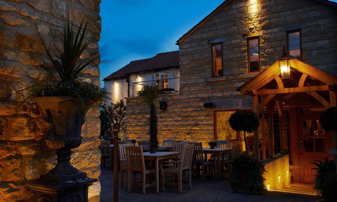 Cayton Hotel | The Farrier