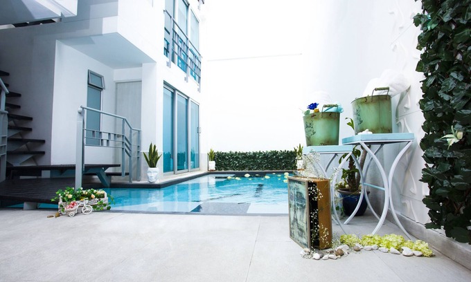 Zona Rosa House | The Fortress @ LLeras Park (5 Bedrooms)